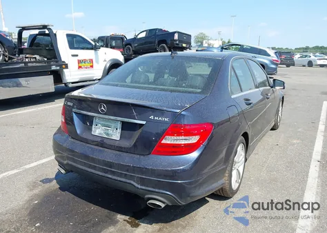 2013 Mercedes-Benz C 300 Luxury 4Matic/Sport 4Matic z USA, uszkodzony, nr VIN WDDGF8AB6DR276931